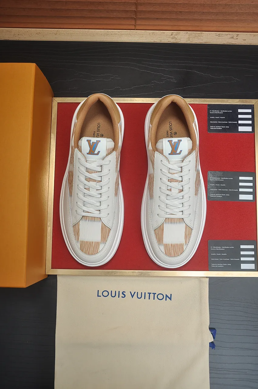 Men's men's shoes 💰640💶Original development, quality shipping, welcome to compare - LV sneaker series sports shoes introduce the loose silhouette of the ready-to-wear series into the spring and summer men's wear shows and make an eye-catching appearance. The cow leather upper is combined with rough fabric laces, and colorful beading highlights the brand's classic elements. LV letters mark the tongue and Monogram floral outsole. Mixed materials Made of top-grain cowhide, thick shoelace design, large Monogram print on the side, mesh lining and cotton feet, the comfort is as extreme as ever, premium heritage, quality first, worth owning! Size: Men’s 38-45 (45 is custom-made and cannot be returned or exchanged)